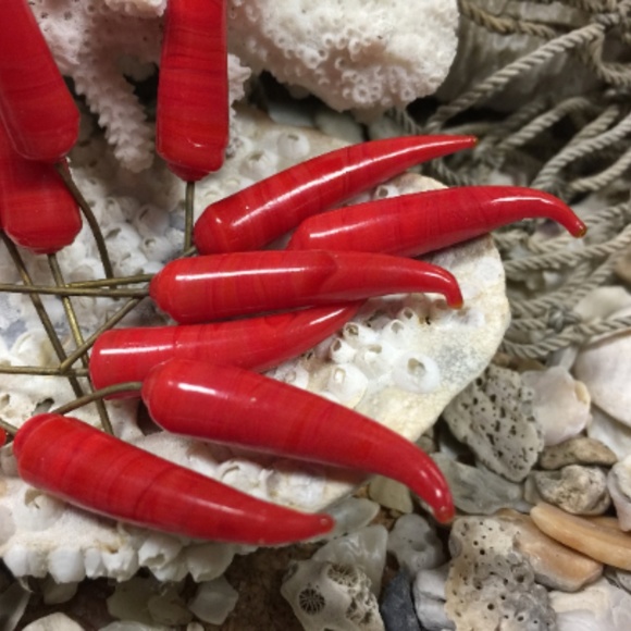 15 Red HOT Chili Peppers Glass Charms - Picture 2 of 5